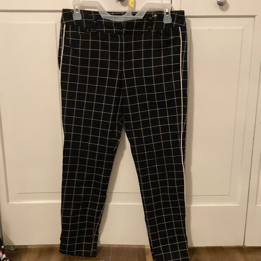 Old Navy Pixie Ankle Size 6